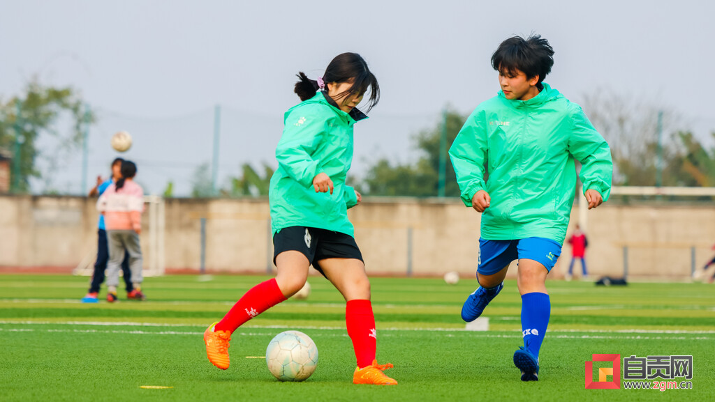 待放！自贡足球小花