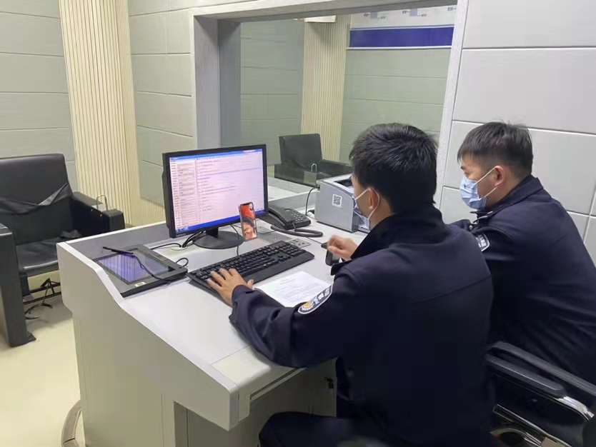 隔离转运中逃脱男子被拘,被通知行政拘留当事人跑躲起来了