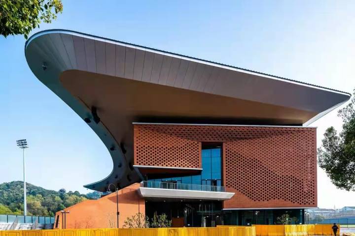 亚运板球场长啥样？约两个足球场大，球道用土讲究多