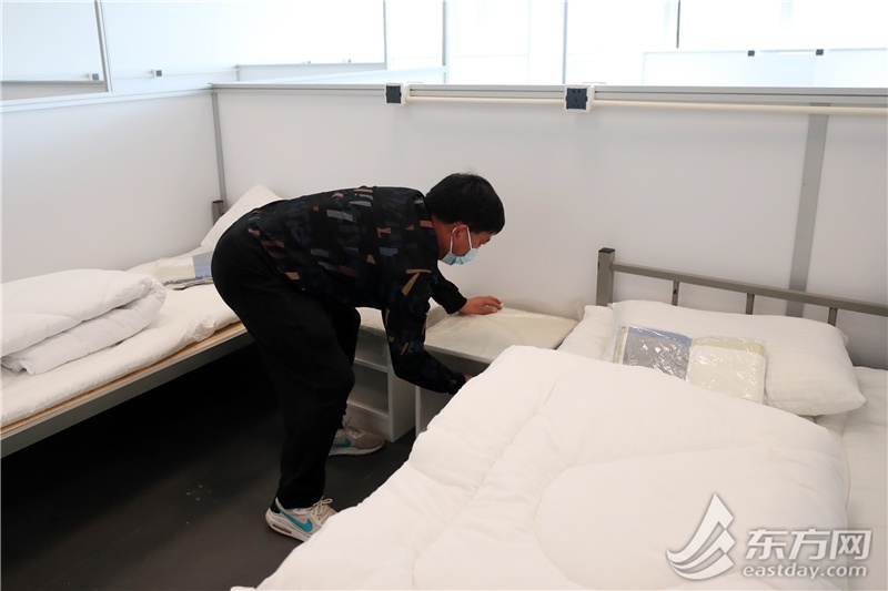 上海一线江景写字楼变方舱,上海黄浦区一座体育馆改建方舱