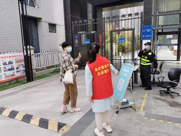 就地转岗！穿上红马甲的他们快速适应了“新”工作