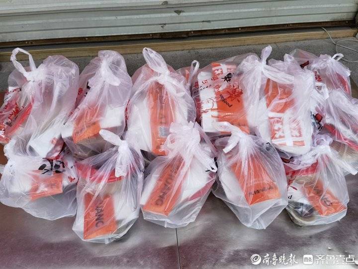 温度济南｜济南一凉皮店只送不卖志愿者等有需要的市民可以取用