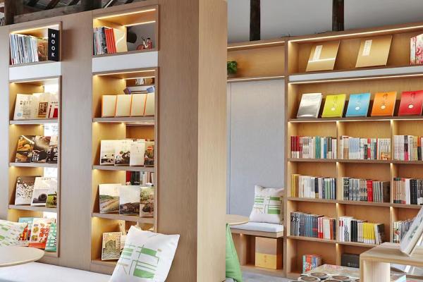 那些回老家的年轻人都怎么样了,那些回县城开店的年轻人