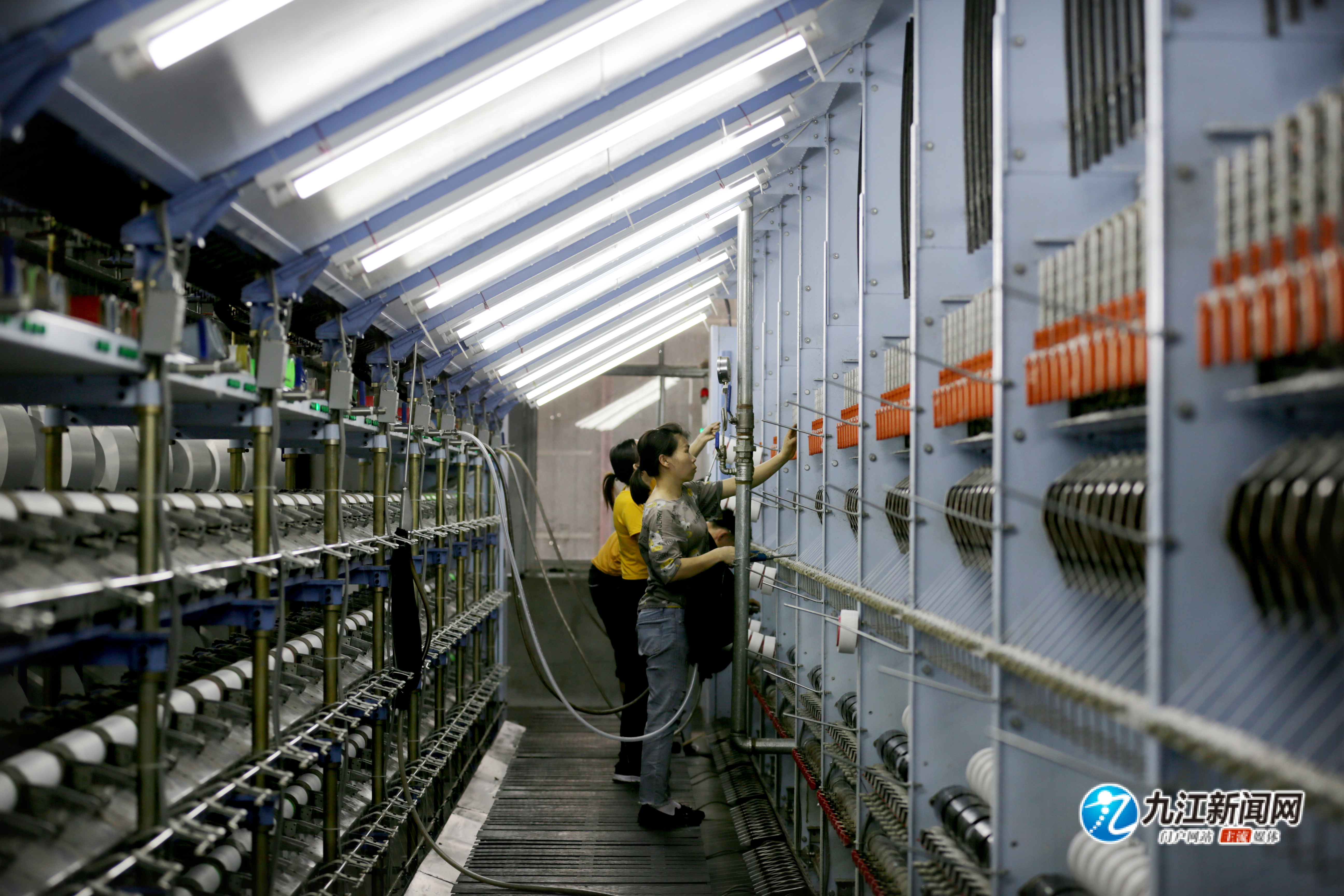 奋进新征程展现新形象,奋进新征程展现新风貌