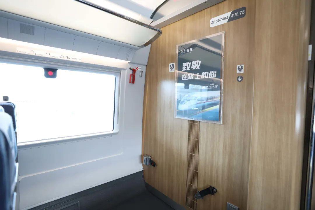 高铁列车上的一些常用功能,高铁列车控制器是啥样的