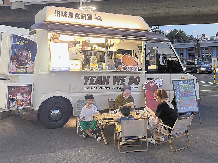 “箱”见恨晚！后备箱集市烟火气点亮夏夜