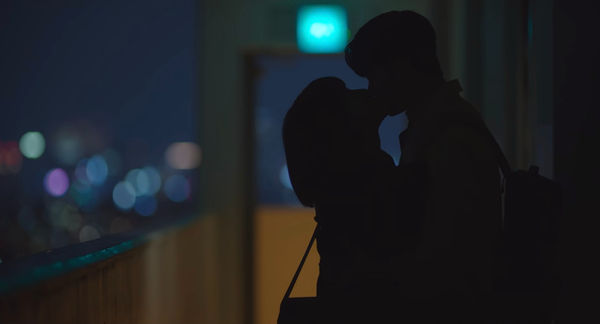 初吻教学「把嘴张开一点点」姜泰伍羞认：恩斌姐姐引导很好