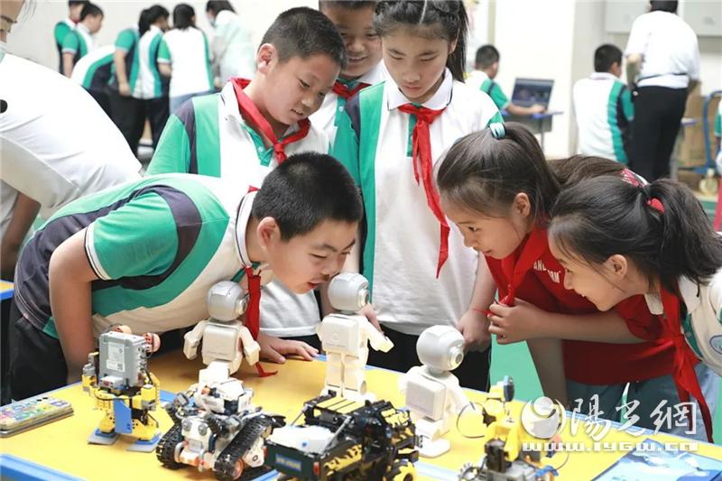 西安市浐灞32小：家门口的好学校