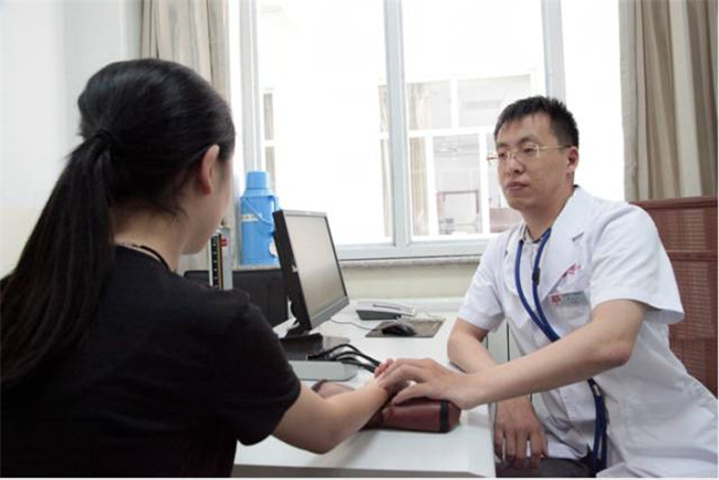 白衣怀仁心妙手解患忧——记寿阳县第二人民医院门诊内科医生宋玉山