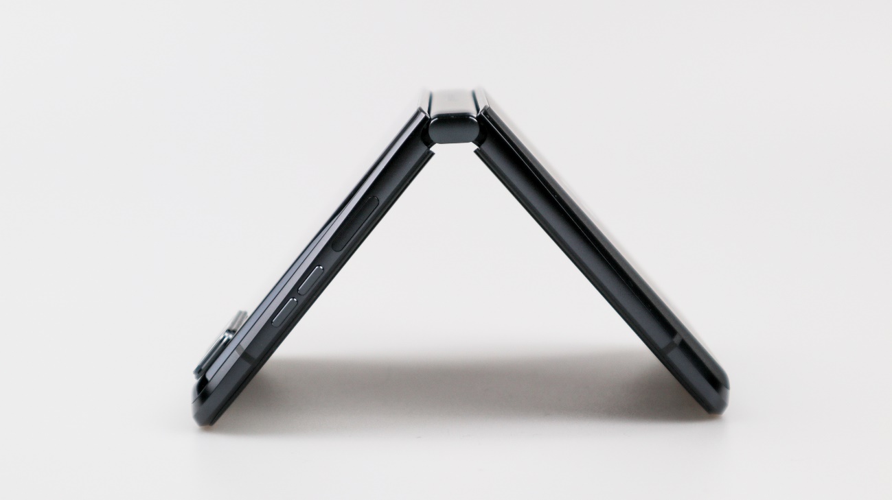 折叠屏新品motorazr2022,moto折叠屏razr2023发布会