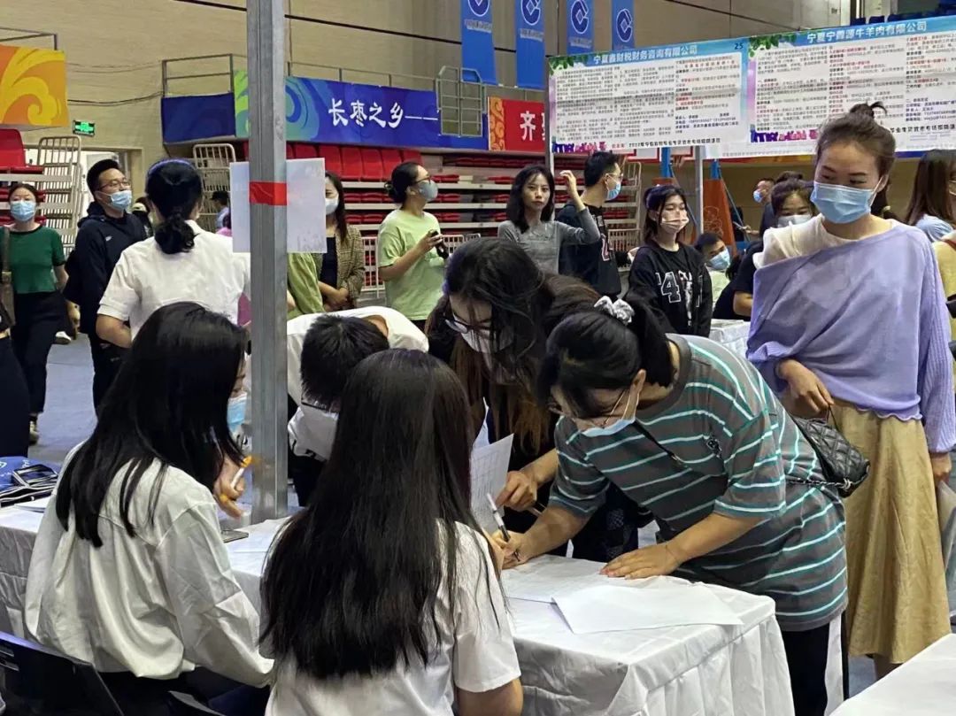 大学习大讨论大宣传大实践，我市“稳保促”工作出实招见实效