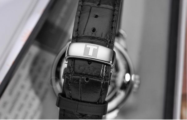 一般人有多少块手表,10年的天梭力洛克表值多少钱