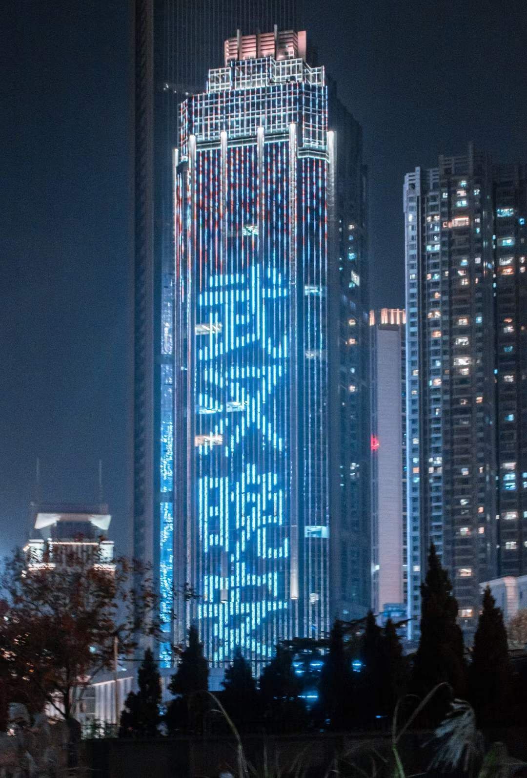 18:00后的武汉拍了拍你，5个关键词帮你解锁绝美夜景