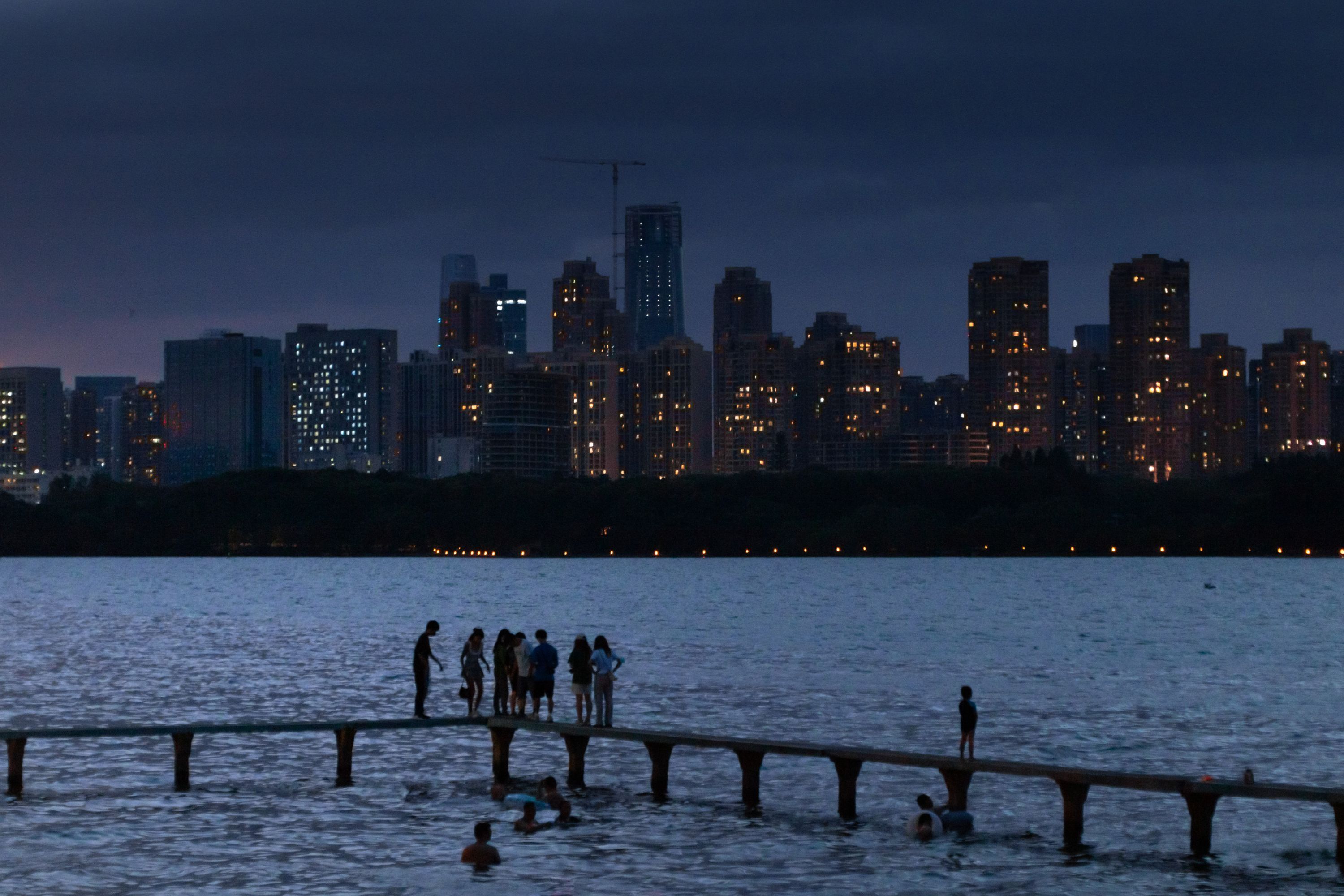 18:00后的武汉拍了拍你，5个关键词帮你解锁绝美夜景