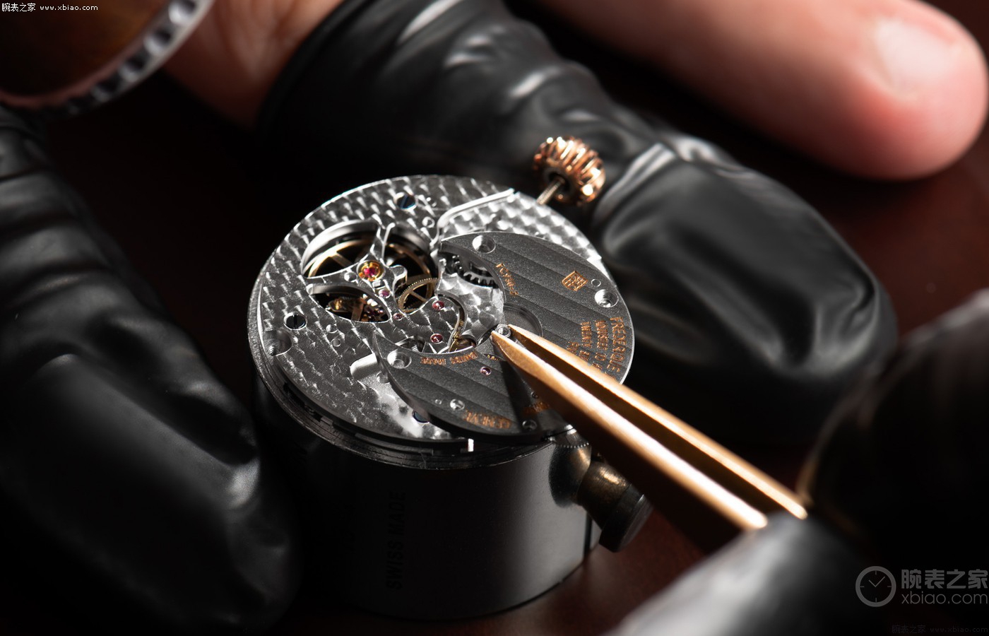 康斯登百年典雅和自家机芯,康斯登全球首支3.0智能腕表