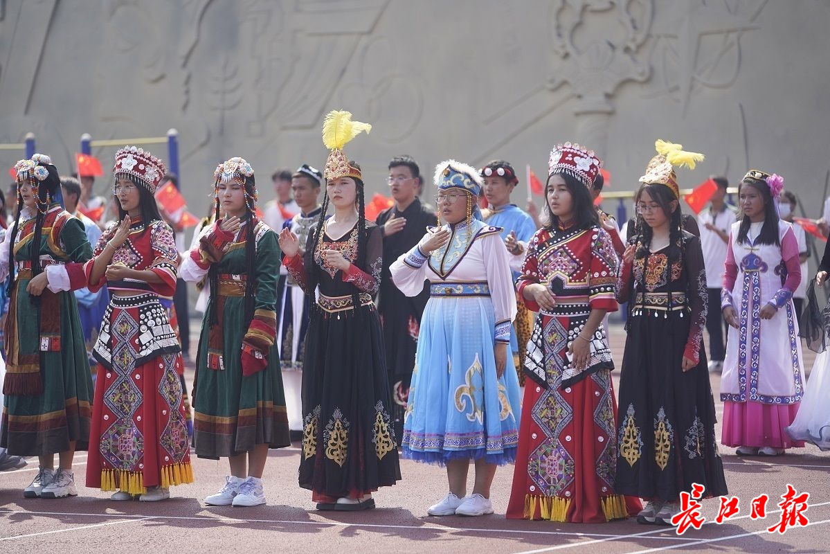 国旗护卫队全体官兵祝福祖国,东湖中学国旗护卫队