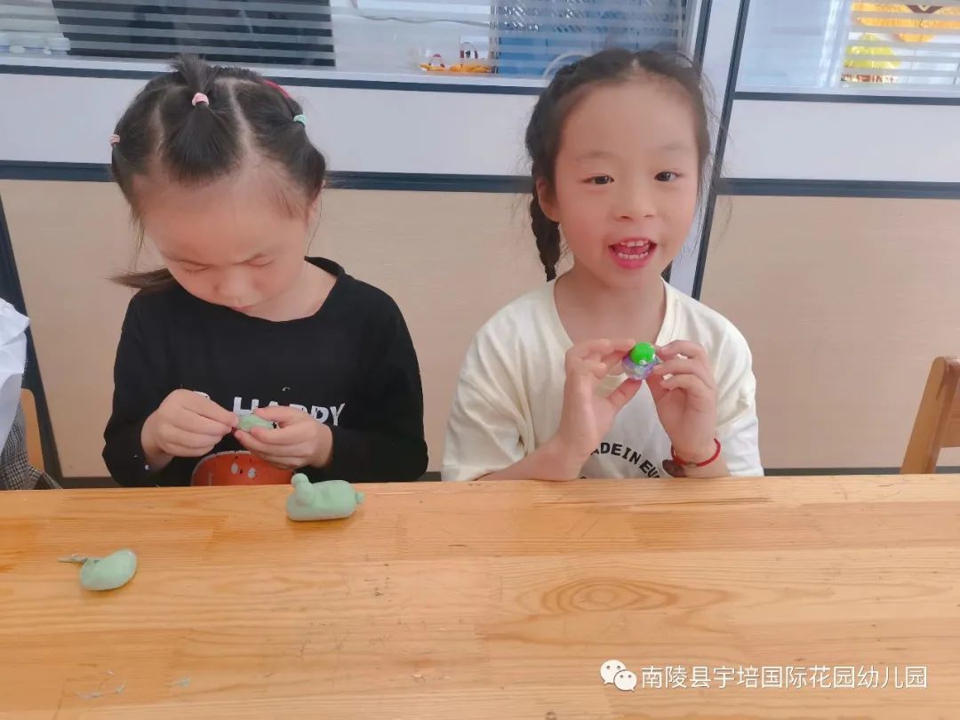 点赞他们在危急时刻挺身而出,点赞他们在烈日下的坚守