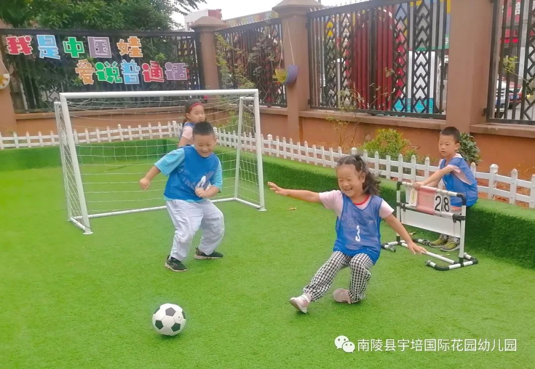 点赞他们在危急时刻挺身而出,点赞他们在烈日下的坚守