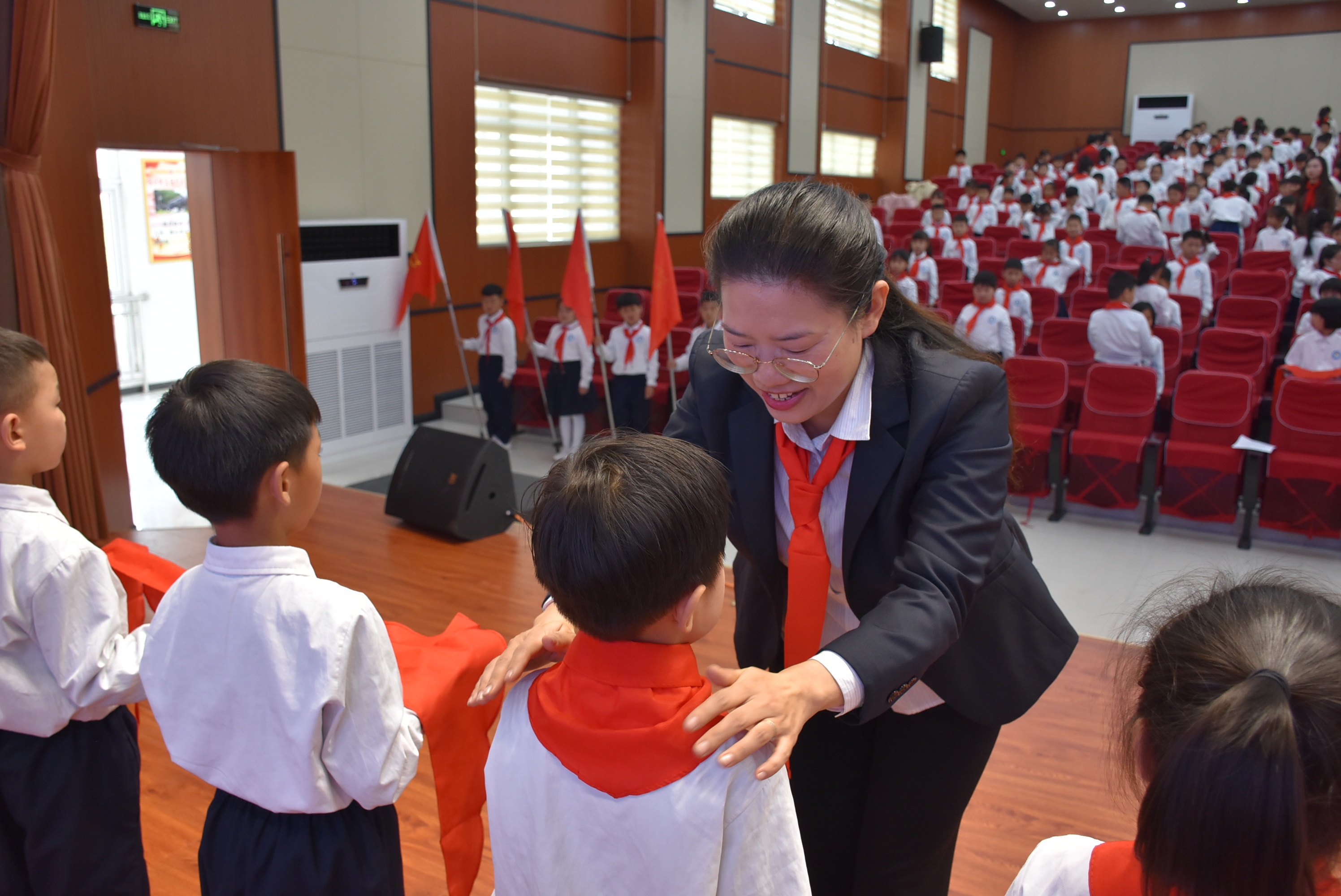 喜迎二十大童心永向党视频,驻马店第二十七小学入队仪式