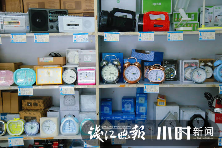 天一冷，这里就“热”，杭州老店豫丰祥过冬用品火了，意外是很多小年轻来光顾