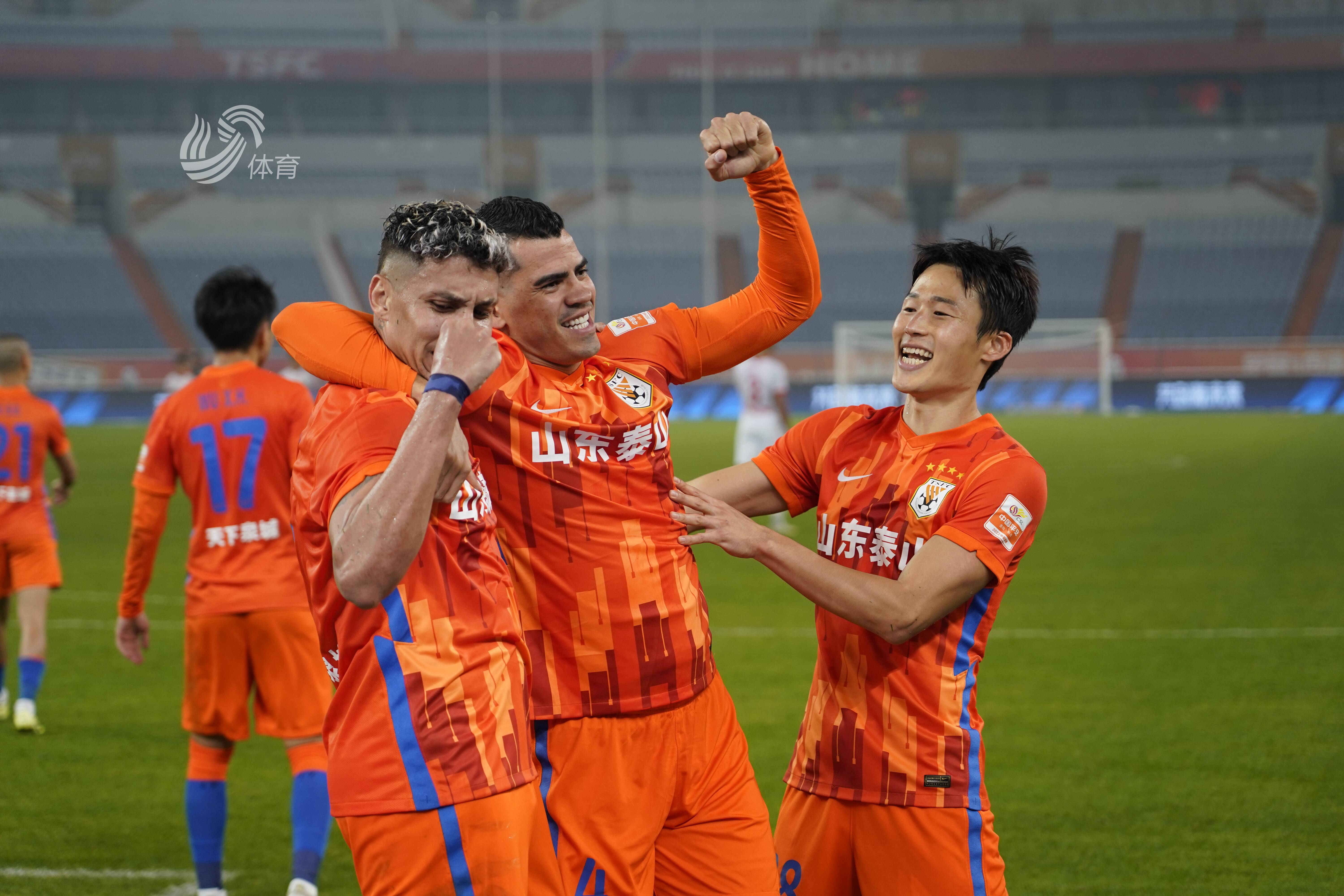 山东泰山迎战上海申花三球,申花客场轻取人和获关键三分