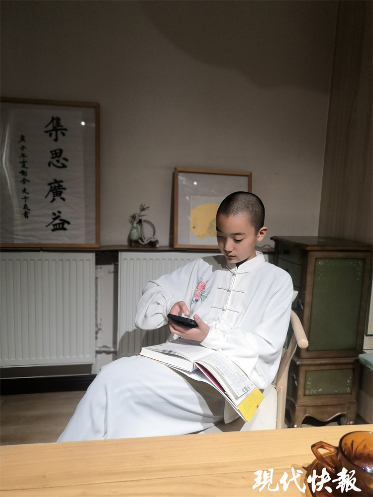 太有才！镇江12岁学生创作365首“诗词读后感”