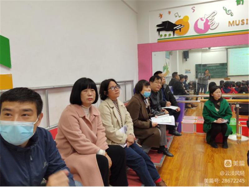 三年级综合组搞活动,灞桥区东城第六小学课间操比赛