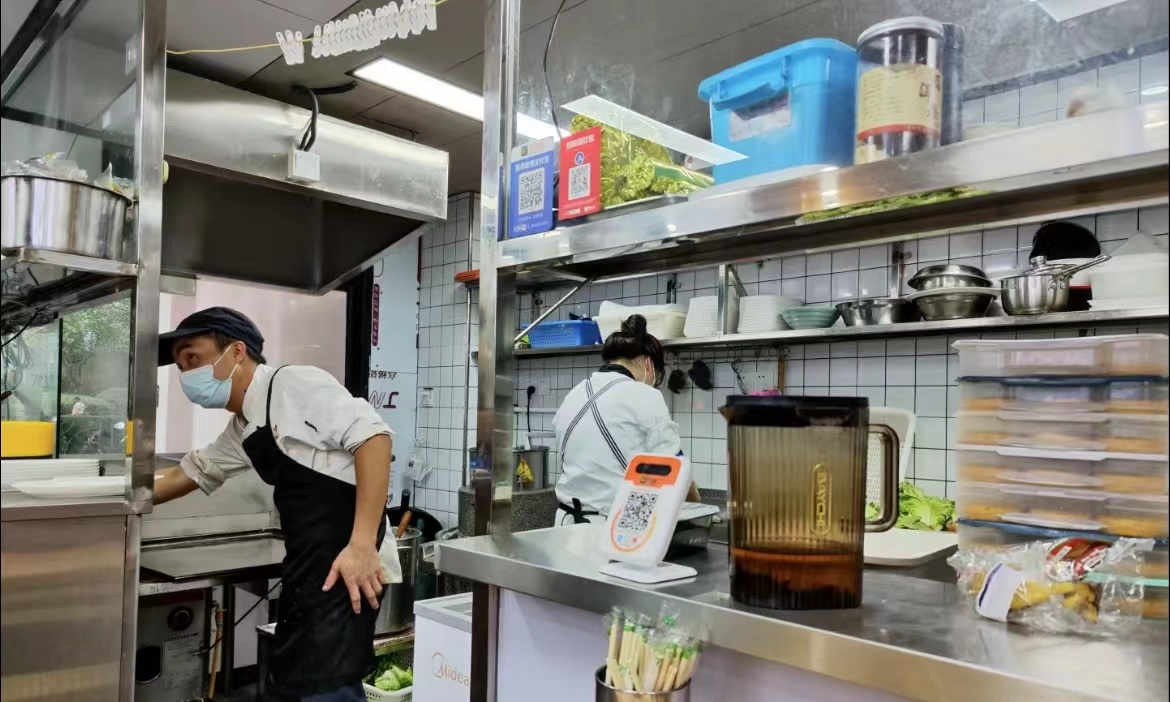 地铁站附近吃喝玩乐,地铁站附近逛街的地方