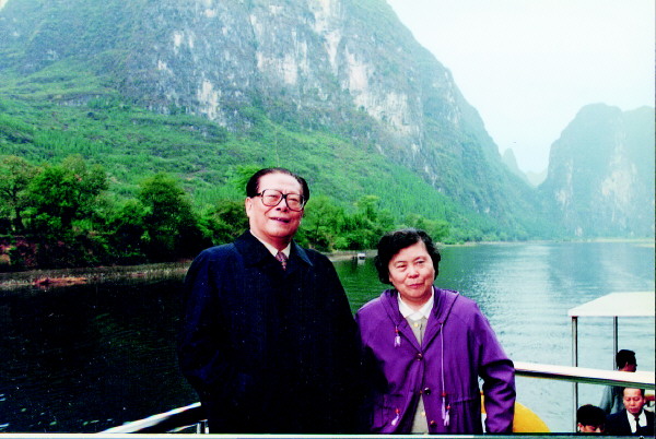 八桂渐远香更浓，漓水送君一帆风——江*民泽**同志与桂林的不解情缘