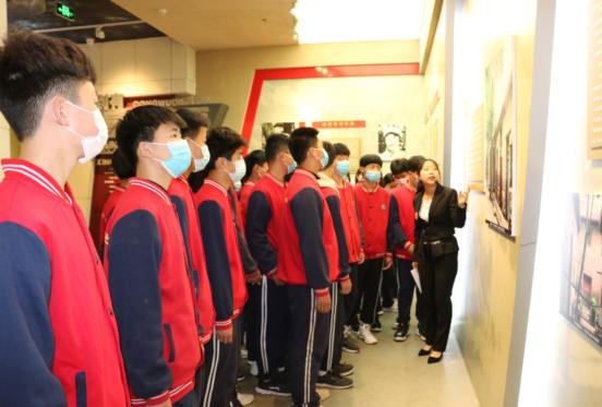 河南省鹤壁市明志中学,鹤壁明志中学一届有多少人