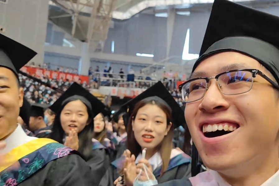 从美食博主到联手开店，吃遍学校食堂被校长点名的95后大学生开启创业之路