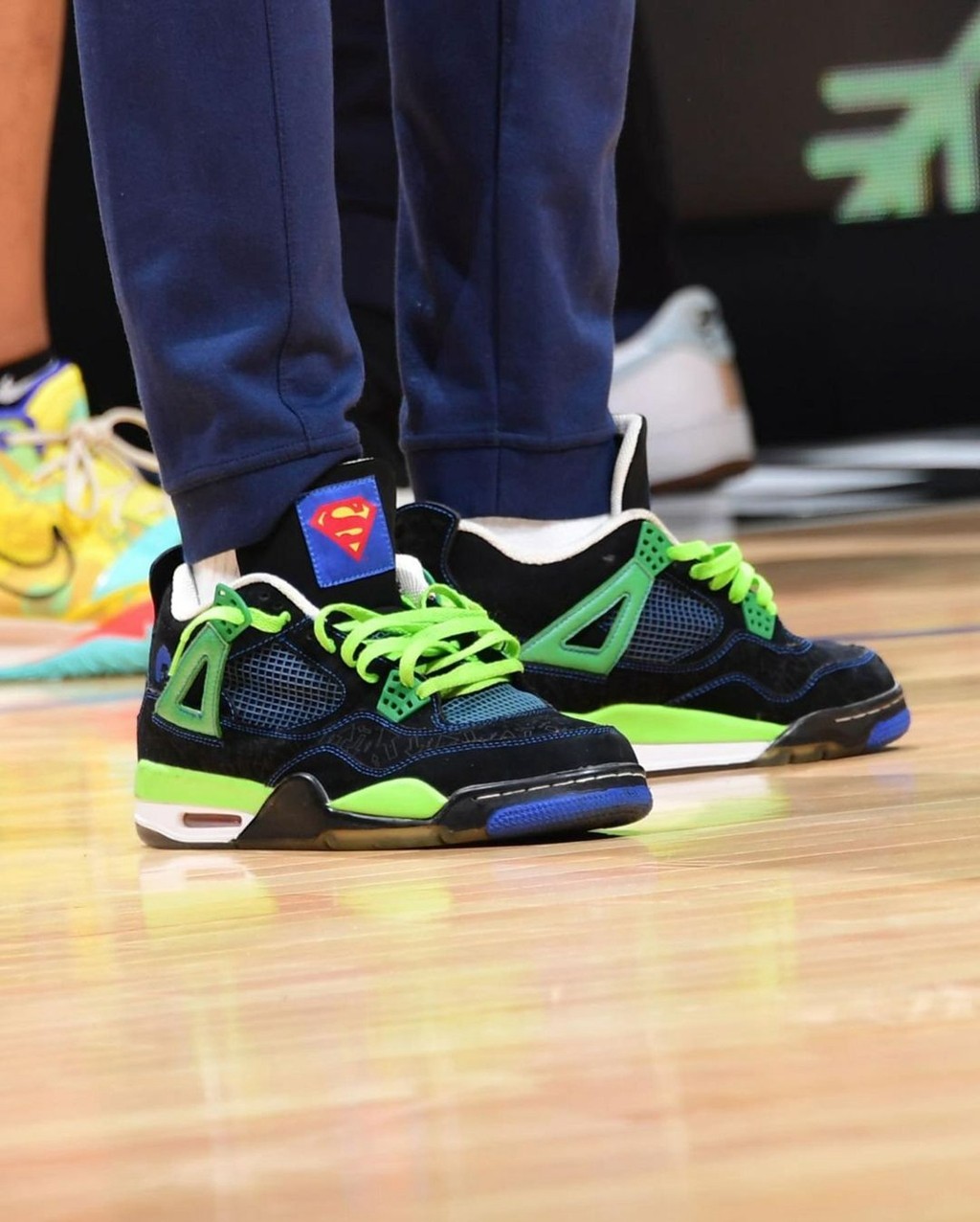 塔克最新上脚比赛球鞋,塔克上脚kobe3