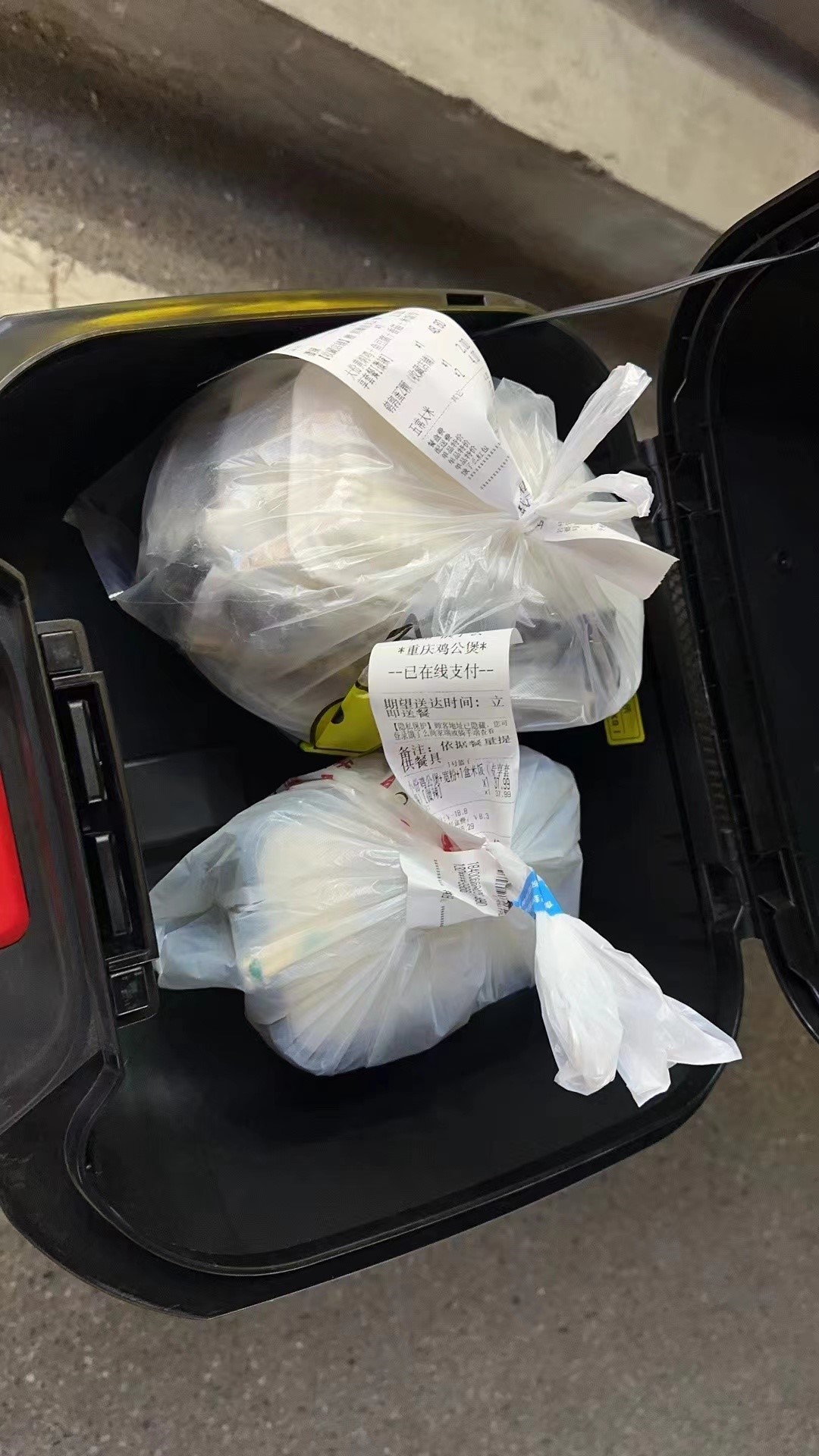 新手日入1500元?“临时骑手”初体验:戴5层口罩,手脚冻到麻木,不少人选择继续干下去