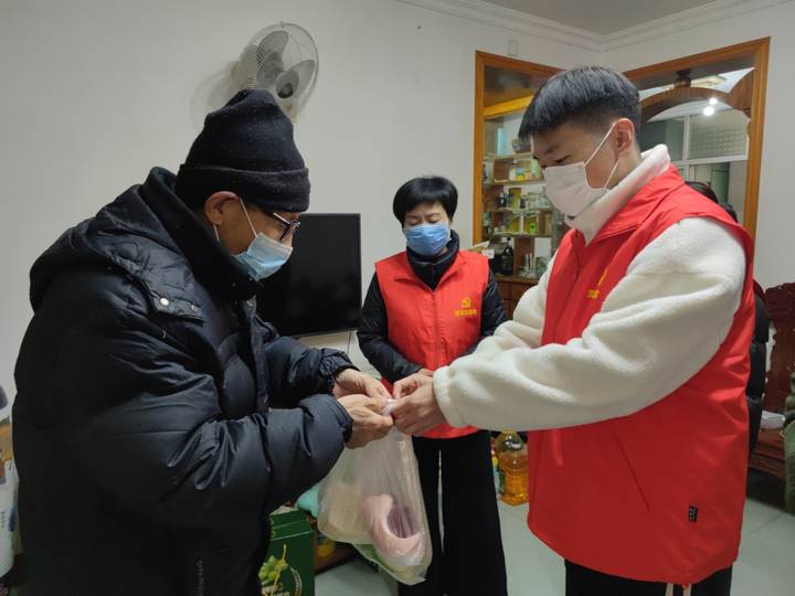 最后一百米我们来冲刺,最后一百米发起冲刺