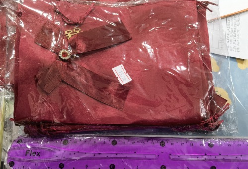 商店商品实际价格与标价不符,商品标价和售价不符差价如何赔偿