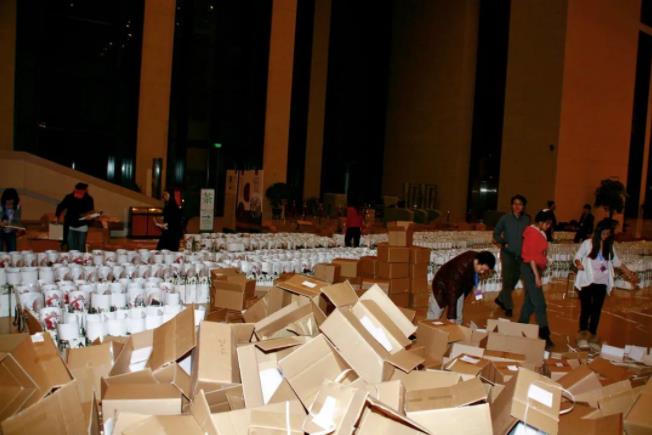 周建萍讲述韩美林,周建萍为韩美林做好一切准备