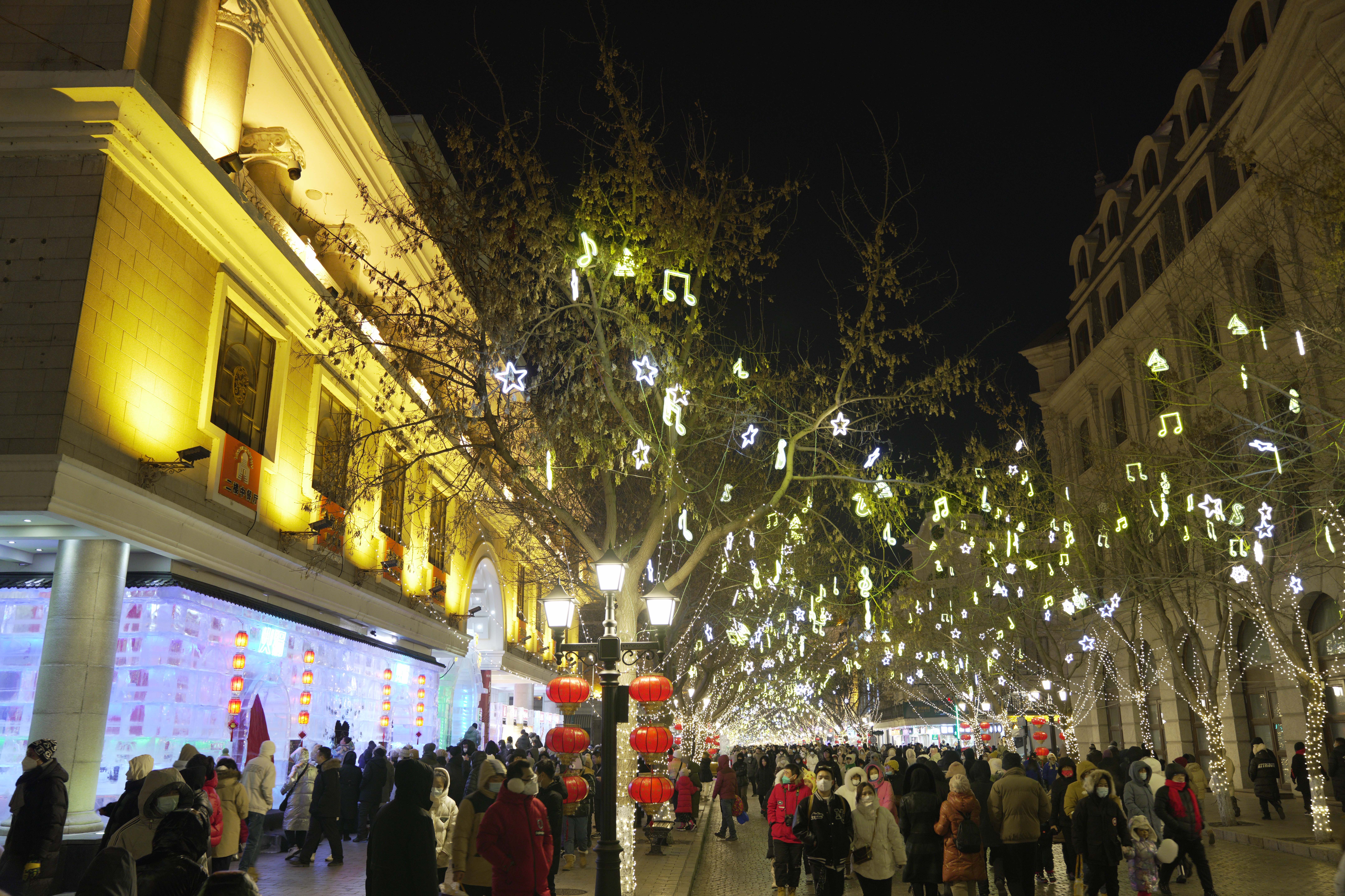 哈尔滨百年老街冰屋引客来,社会青年哈尔滨