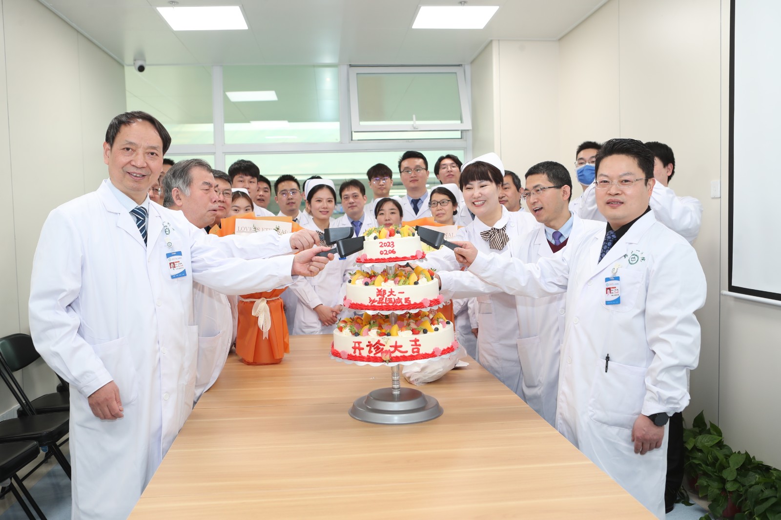 郑大一附院南院区胸科开诊,郑大一附院南院区泌尿外科