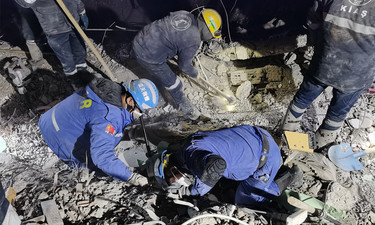 居民楼破损井盖,井盖破损无人修