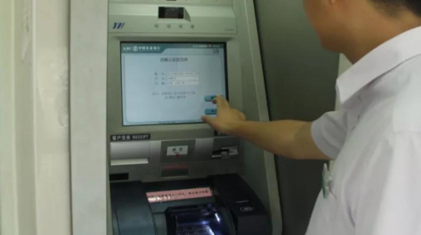 银行卡被atm吞了有什么影响吗,为什么银行卡被atm吞了银行不通知