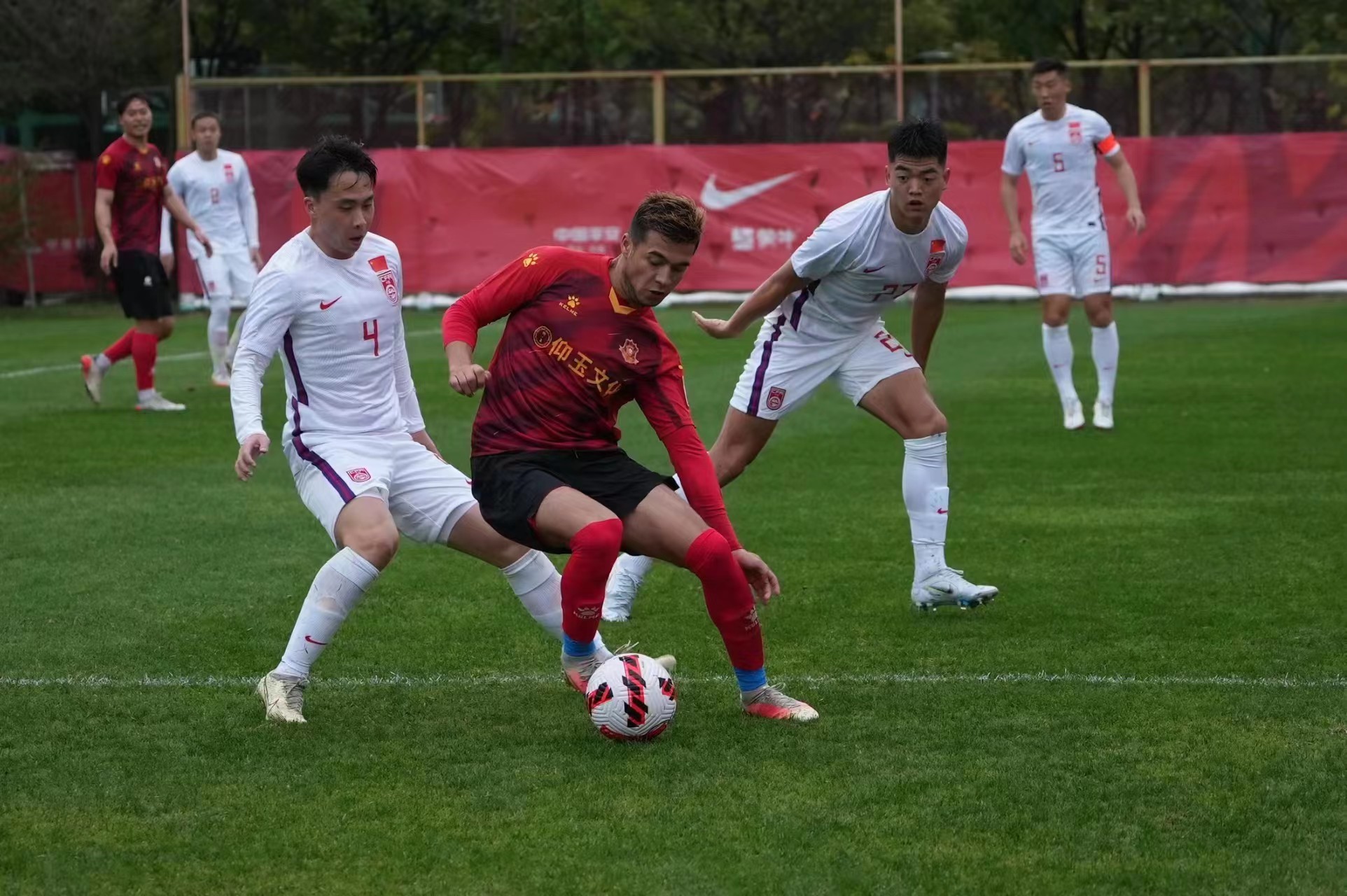 国足新帅扬科维奇发布会,国足主帅扬科维奇训练很严肃