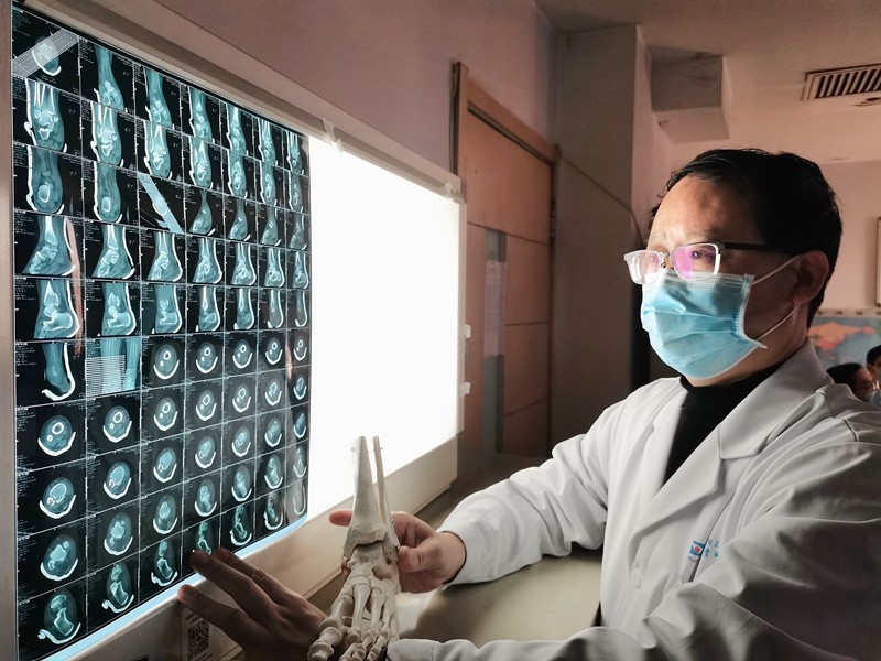 脚踝骨折踝关节半脱位保守治疗,陈旧性踝关节骨折可以保守治疗吗