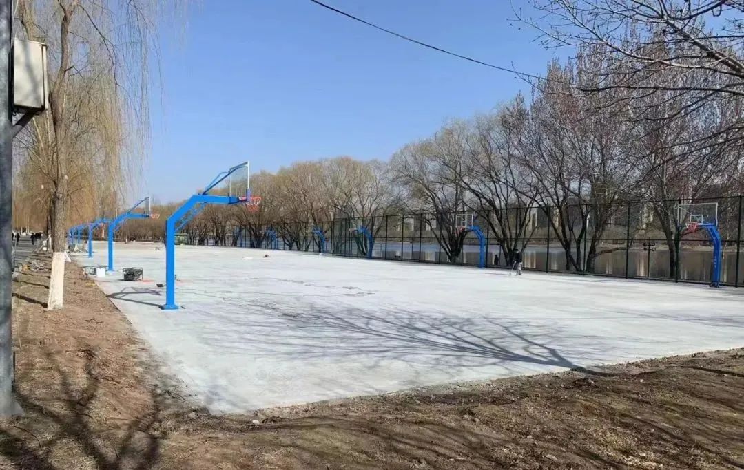 沈阳浑河边运动场,浑河羽毛球场地
