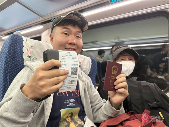 中老铁路打造连心路串起幸福梦,中老铁路列车上的故事