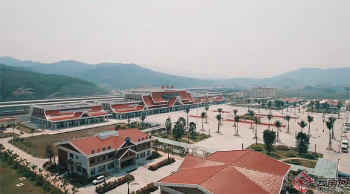 中老铁路打造连心路串起幸福梦,中老铁路列车上的故事