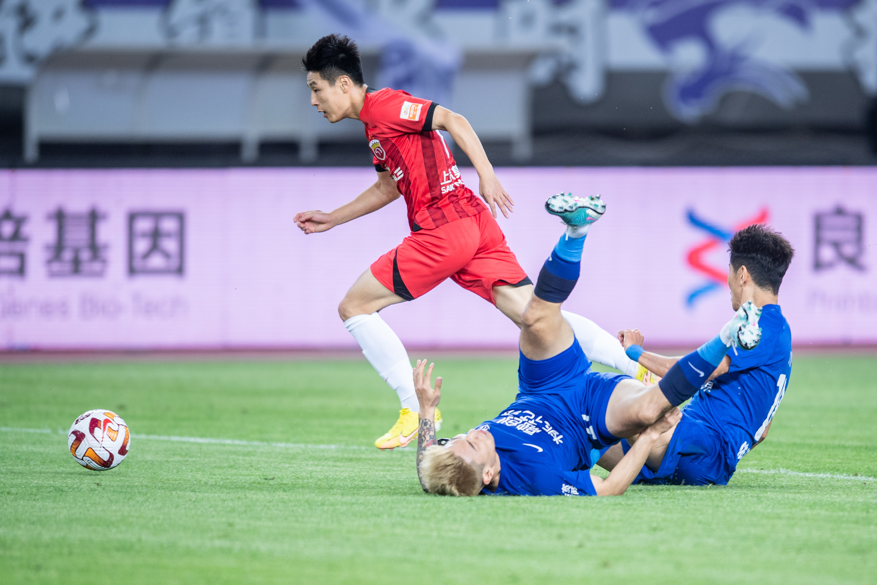 中超武汉三镇vs上海海港,中超武汉三镇0-2上海海港