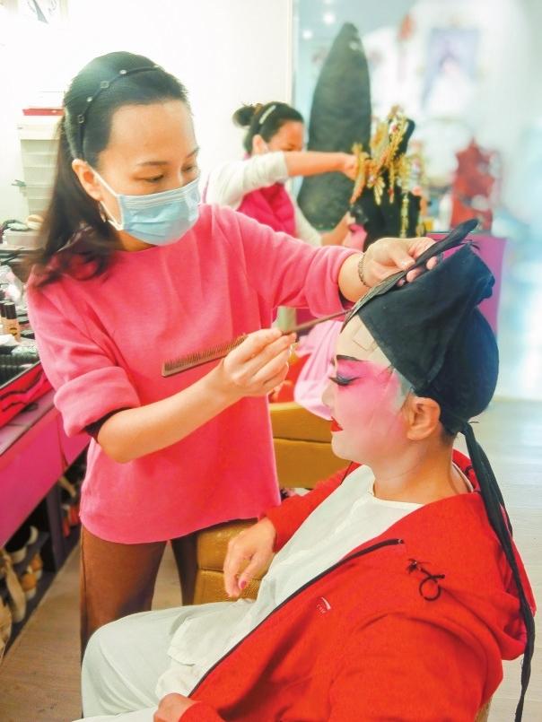 烟火气回归，罗湖商业城客流大幅上涨品“一盅两件”，香港客络绎不绝情有独钟三十年老品牌！“港人后花园”又旺了