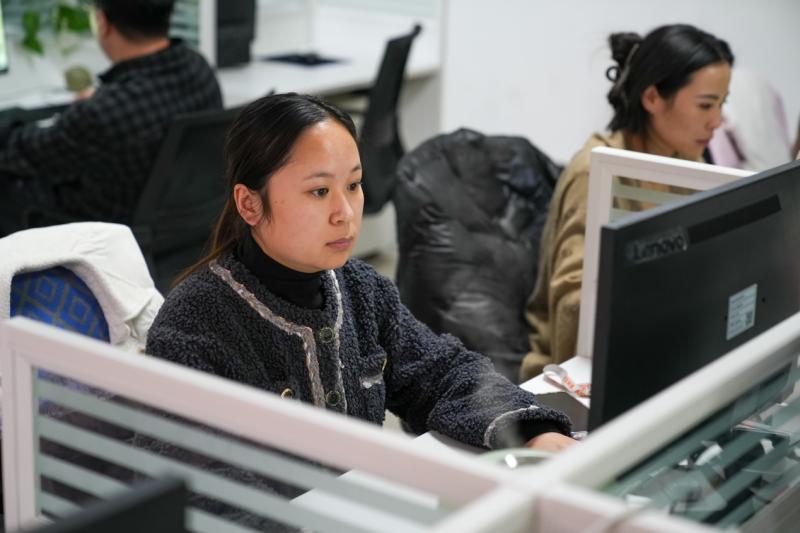 数字时代下乡村女性发展迎来新图景小县城涌现大批“数字木兰”