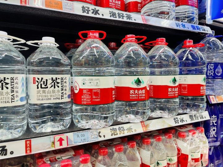 水没变，包装变大后为什么就好卖了？