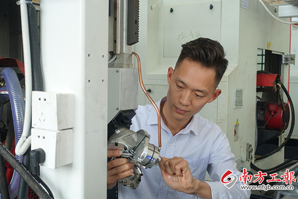 “团结奋斗开新局喜迎工会*八大十**——县域劳动者风采”：90后曹水强：操作工凭技改升为车间“大管家”